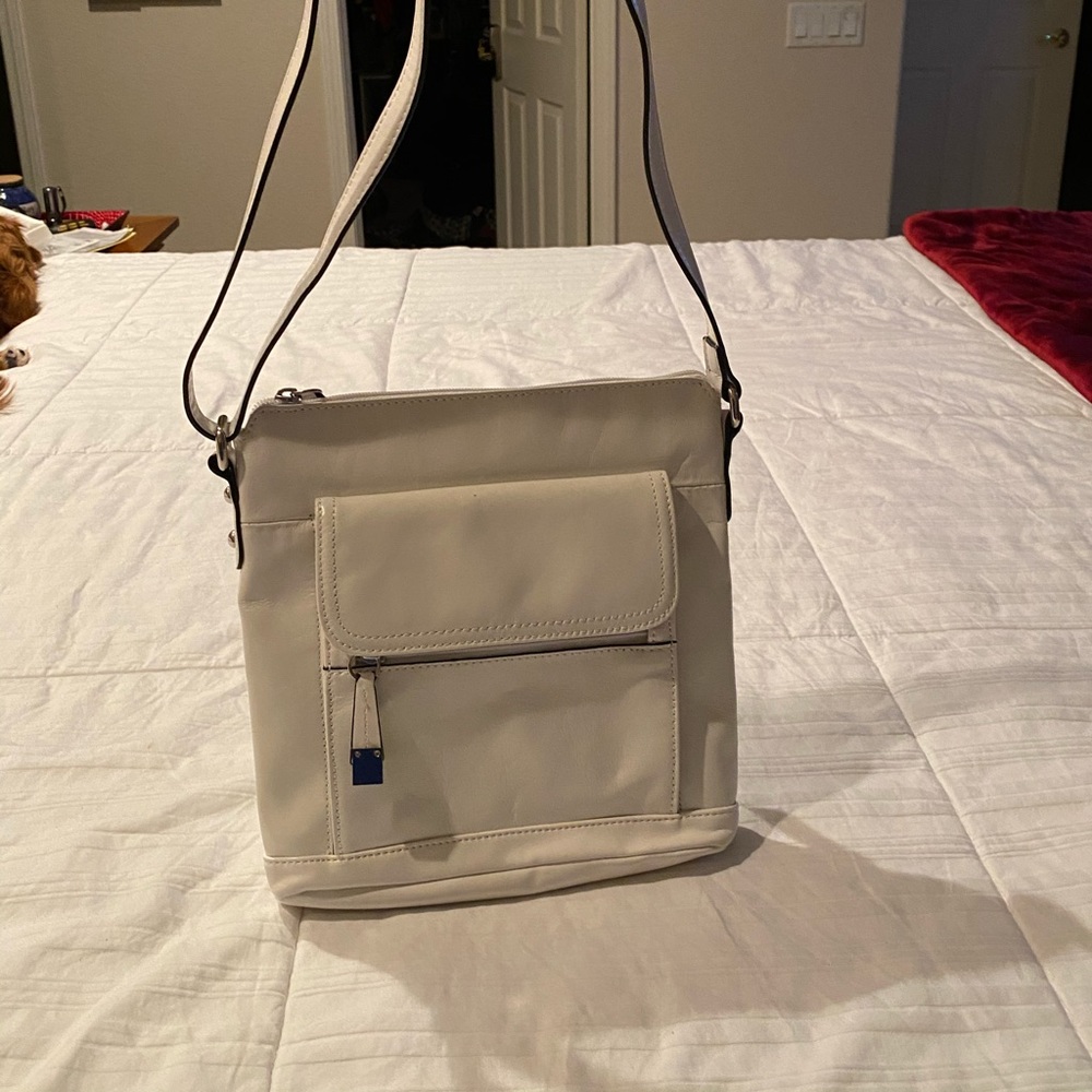 While Giani Bernini purse